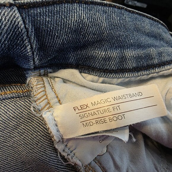 22 Lane Bryant Flex Magic Waistband Signature Fit Mid-Rise Boot Cut Medium Blue - Picture 2 of 5